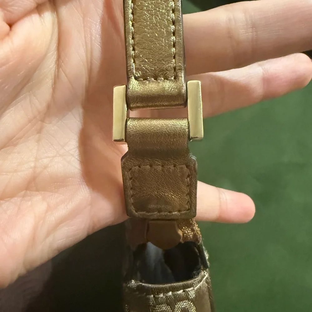 Gucci Tan Monogram Shoulder Bag - Picture 3 of 8